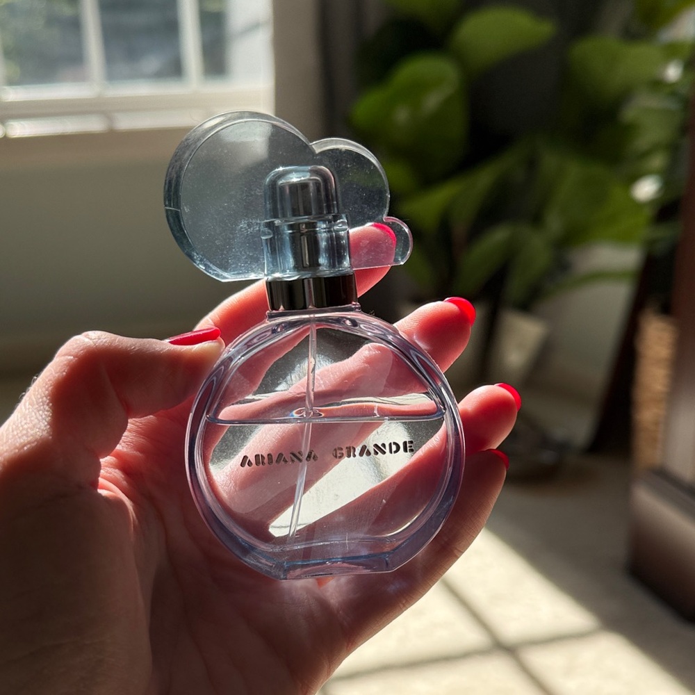 Ariana Grande Cloud Perfume